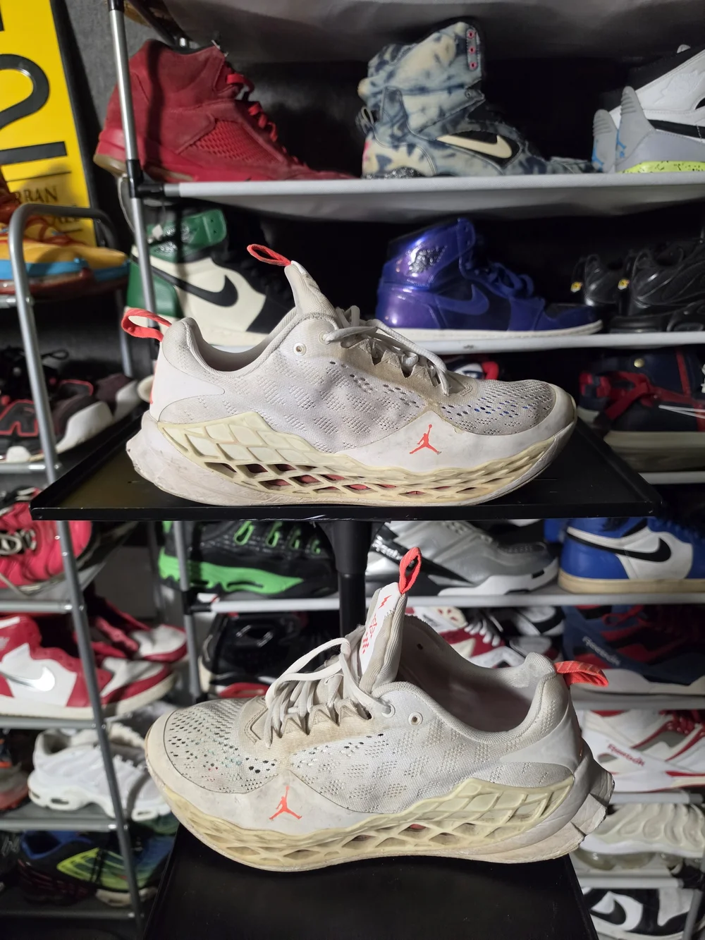 🔥 Jordan Men’s Size 11 Lightweight Neutral-Run Sneakers in Off-White